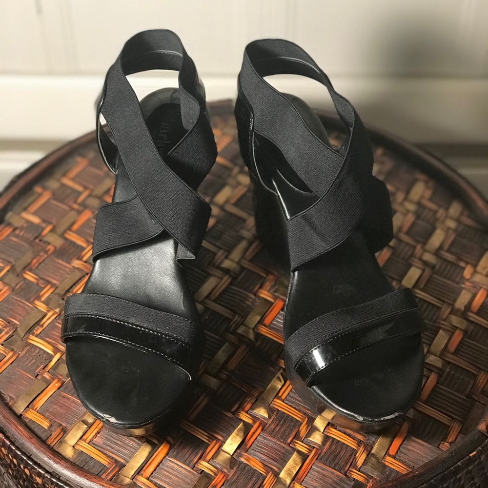 CHARLES by Charles David Feature Wedge Sandals